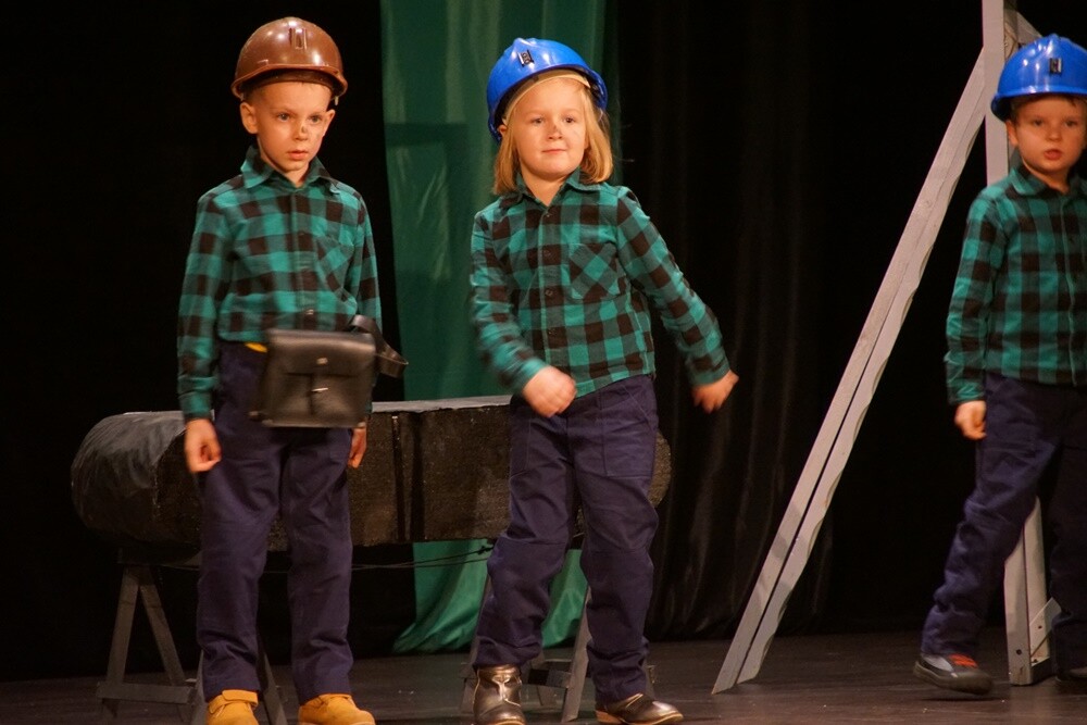 Wczoraj z okazji Barbórki w bielszowickim Domu Kultury odbyła się oficjalna akademia okolicznościowa, podczas której najbardziej zasłużeni górnicy otrzymali medale i szpady, które są symbolem wolności stanu górniczego.