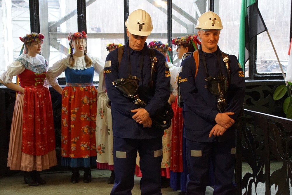 Dzisiaj z okazji Barbórki w całym mieście górnicy świętują. W kościołach odbyły się msze święte w intencji górników oraz ich rodzin. Nie zabrakło na nich kierownictwa kopalni, górników oraz przedstawicieli władz miasta.