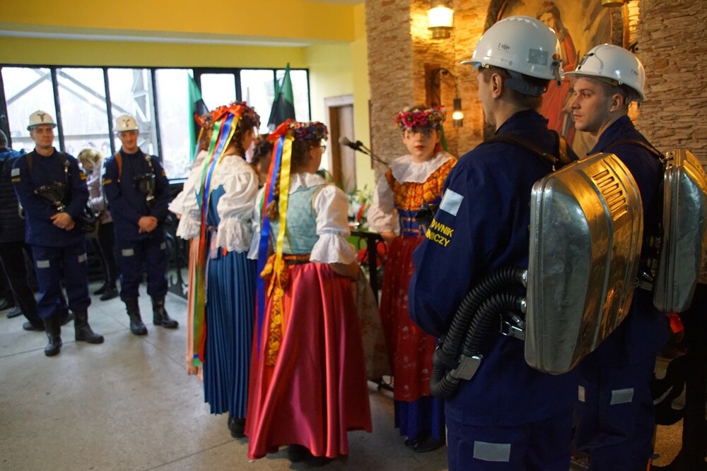Dzisiaj z okazji Barbórki w całym mieście górnicy świętują. W kościołach odbyły się msze święte w intencji górników oraz ich rodzin. Nie zabrakło na nich kierownictwa kopalni, górników oraz przedstawicieli władz miasta.