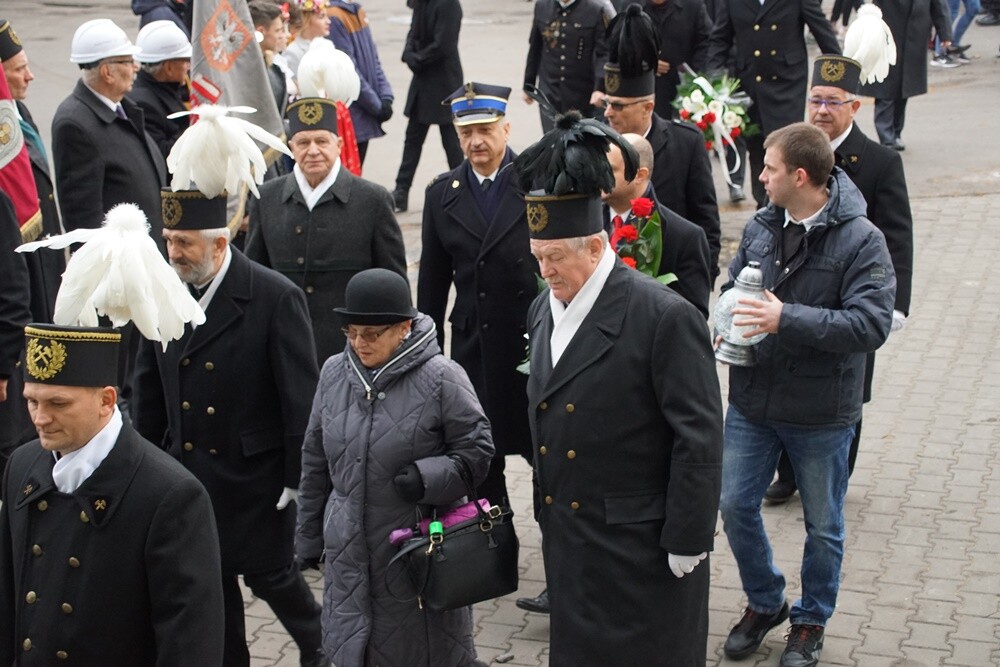 Dzisiaj z okazji Barbórki w całym mieście górnicy świętują. W kościołach odbyły się msze święte w intencji górników oraz ich rodzin. Nie zabrakło na nich kierownictwa kopalni, górników oraz przedstawicieli władz miasta.
