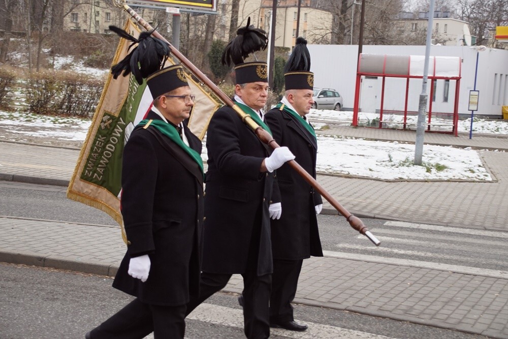 Dzisiaj z okazji Barbórki w całym mieście górnicy świętują. W kościołach odbyły się msze święte w intencji górników oraz ich rodzin. Nie zabrakło na nich kierownictwa kopalni, górników oraz przedstawicieli władz miasta.