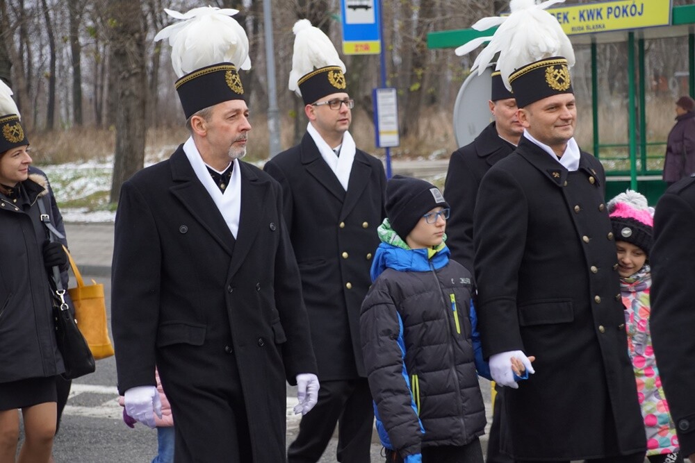 Dzisiaj z okazji Barbórki w całym mieście górnicy świętują. W kościołach odbyły się msze święte w intencji górników oraz ich rodzin. Nie zabrakło na nich kierownictwa kopalni, górników oraz przedstawicieli władz miasta.