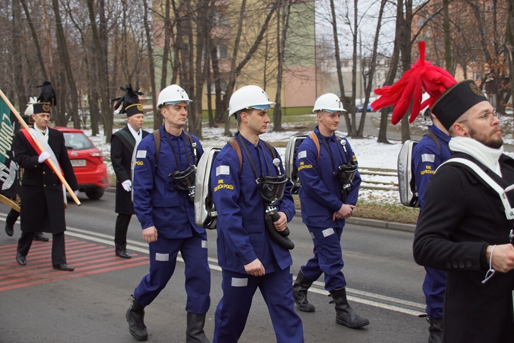 Dzisiaj z okazji Barbórki w całym mieście górnicy świętują. W kościołach odbyły się msze święte w intencji górników oraz ich rodzin. Nie zabrakło na nich kierownictwa kopalni, górników oraz przedstawicieli władz miasta.