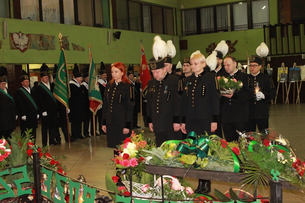 Dzisiaj z okazji Barbórki w całym mieście górnicy świętują. W kościołach odbyły się msze święte w intencji górników oraz ich rodzin. Nie zabrakło na nich kierownictwa kopalni, górników oraz przedstawicieli władz miasta.