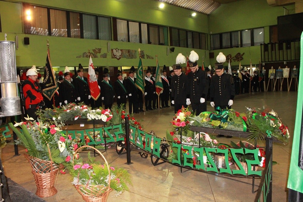 Dzisiaj z okazji Barbórki w całym mieście górnicy świętują. W kościołach odbyły się msze święte w intencji górników oraz ich rodzin. Nie zabrakło na nich kierownictwa kopalni, górników oraz przedstawicieli władz miasta.