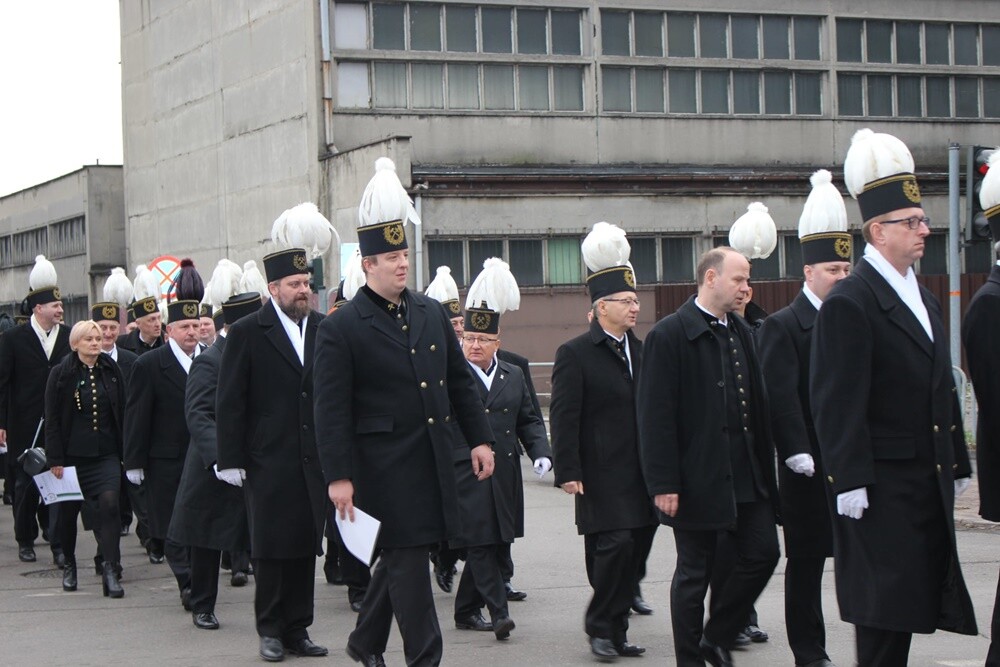 Dzisiaj z okazji Barbórki w całym mieście górnicy świętują. W kościołach odbyły się msze święte w intencji górników oraz ich rodzin. Nie zabrakło na nich kierownictwa kopalni, górników oraz przedstawicieli władz miasta.