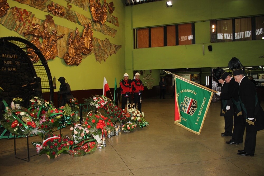 Dzisiaj z okazji Barbórki w całym mieście górnicy świętują. W kościołach odbyły się msze święte w intencji górników oraz ich rodzin. Nie zabrakło na nich kierownictwa kopalni, górników oraz przedstawicieli władz miasta.