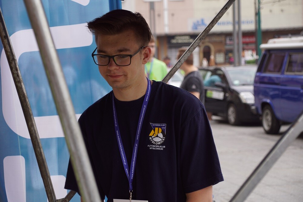 Ruszył turystyczny rajd samochodowy Bebok 2018. Na starcie pojawiło się 28 załóg z Polski i Czech.