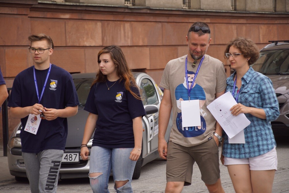 Ruszył turystyczny rajd samochodowy Bebok 2018. Na starcie pojawiło się 28 załóg z Polski i Czech.