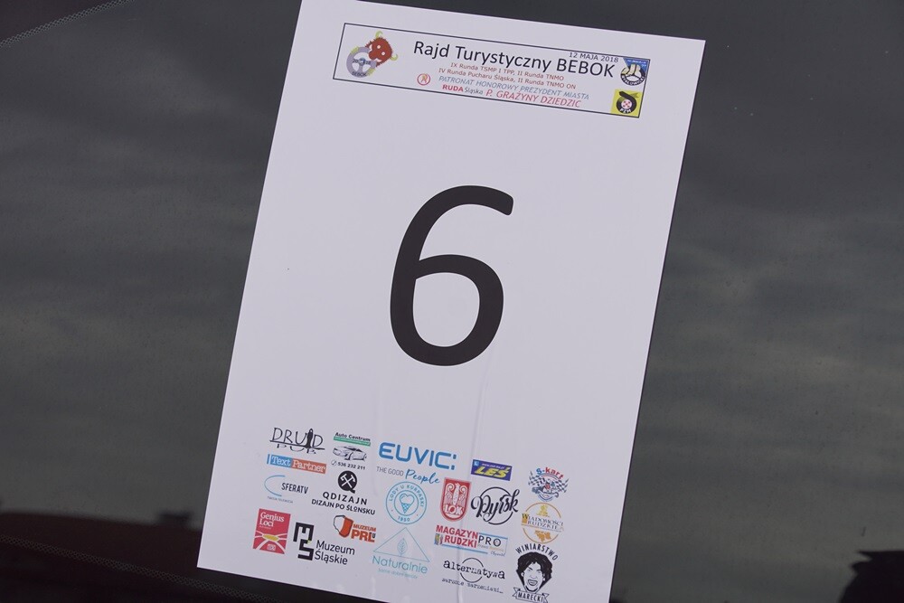 Ruszył turystyczny rajd samochodowy Bebok 2018. Na starcie pojawiło się 28 załóg z Polski i Czech.