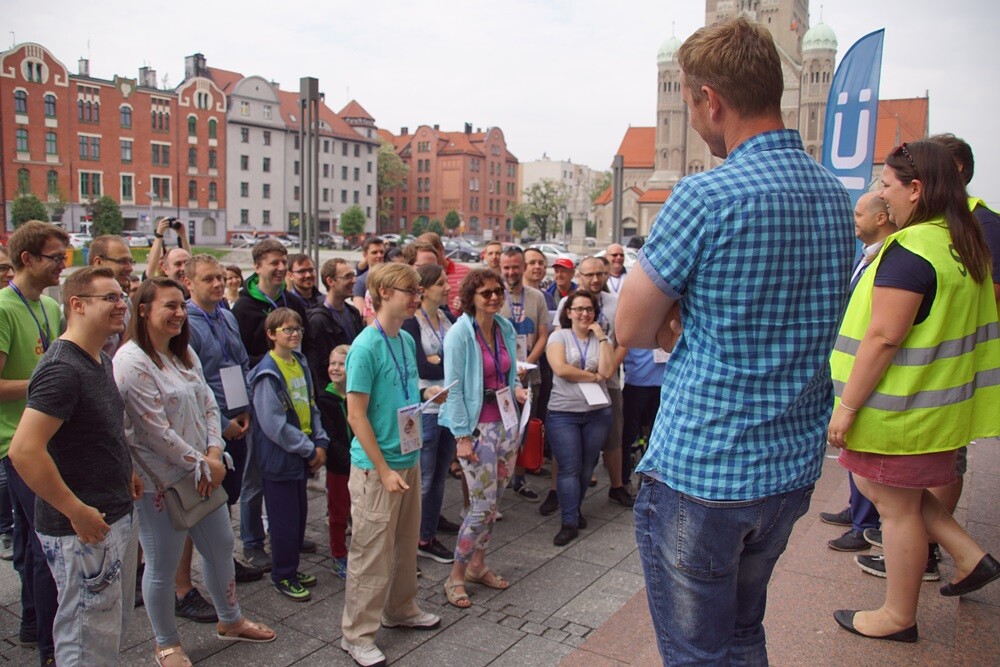 Ruszył turystyczny rajd samochodowy Bebok 2018. Na starcie pojawiło się 28 załóg z Polski i Czech.
