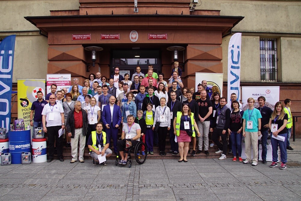 Ruszył turystyczny rajd samochodowy Bebok 2018. Na starcie pojawiło się 28 załóg z Polski i Czech.