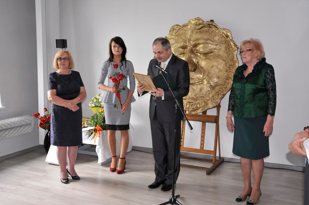 Bożena Jasnowska i prezydent Grażyna Dziedzic nagrodzone „Bibliosami”! Już po raz 22. rozdano Nagrody Honorowe Miejskiej Biblioteki Publicznej w Rudzie Śląskiej. W ten sposób uczczono w mieście Dzień Bibliotekarza i Bibliotek.