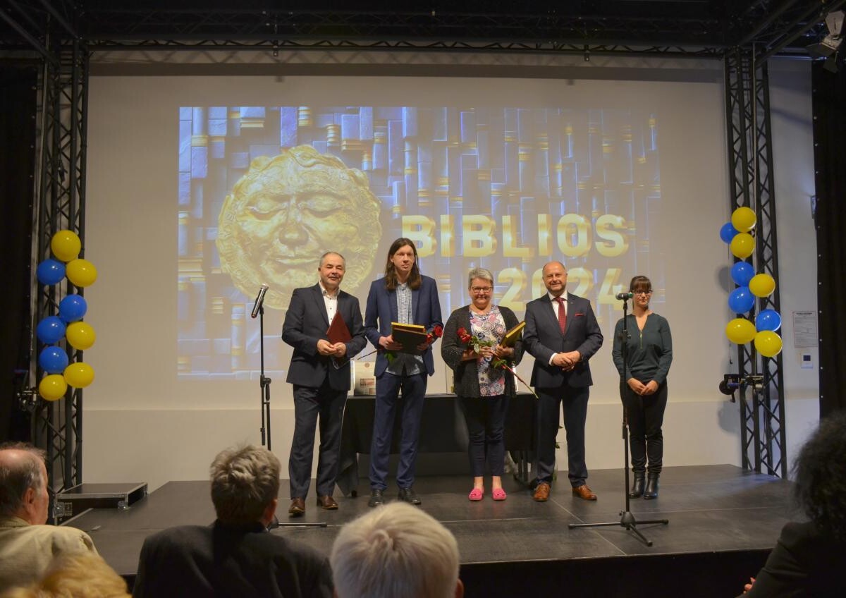 Od 1997 roku, z okazji Dnia Bibliotekarza (8 maja), Miejska Biblioteka Publiczna w Rudzie Śląskiej przyznaje „BIBLIOSY” – Nagrody Honorowe w dwóch kategoriach: „Bibliotekarz Roku” i „Czytelnik Roku” fot. MBP w Rudzie Śląskiej
