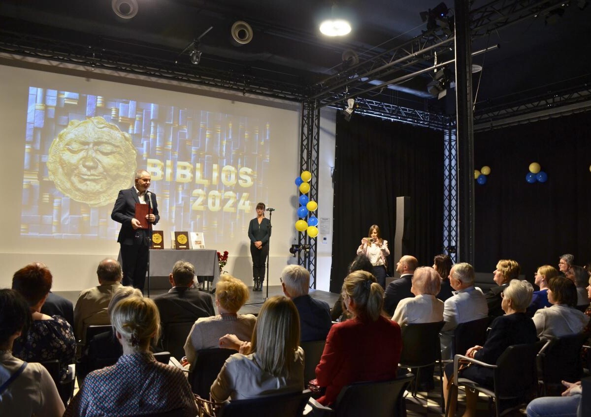 Od 1997 roku, z okazji Dnia Bibliotekarza (8 maja), Miejska Biblioteka Publiczna w Rudzie Śląskiej przyznaje „BIBLIOSY” – Nagrody Honorowe w dwóch kategoriach: „Bibliotekarz Roku” i „Czytelnik Roku” fot. MBP w Rudzie Śląskiej