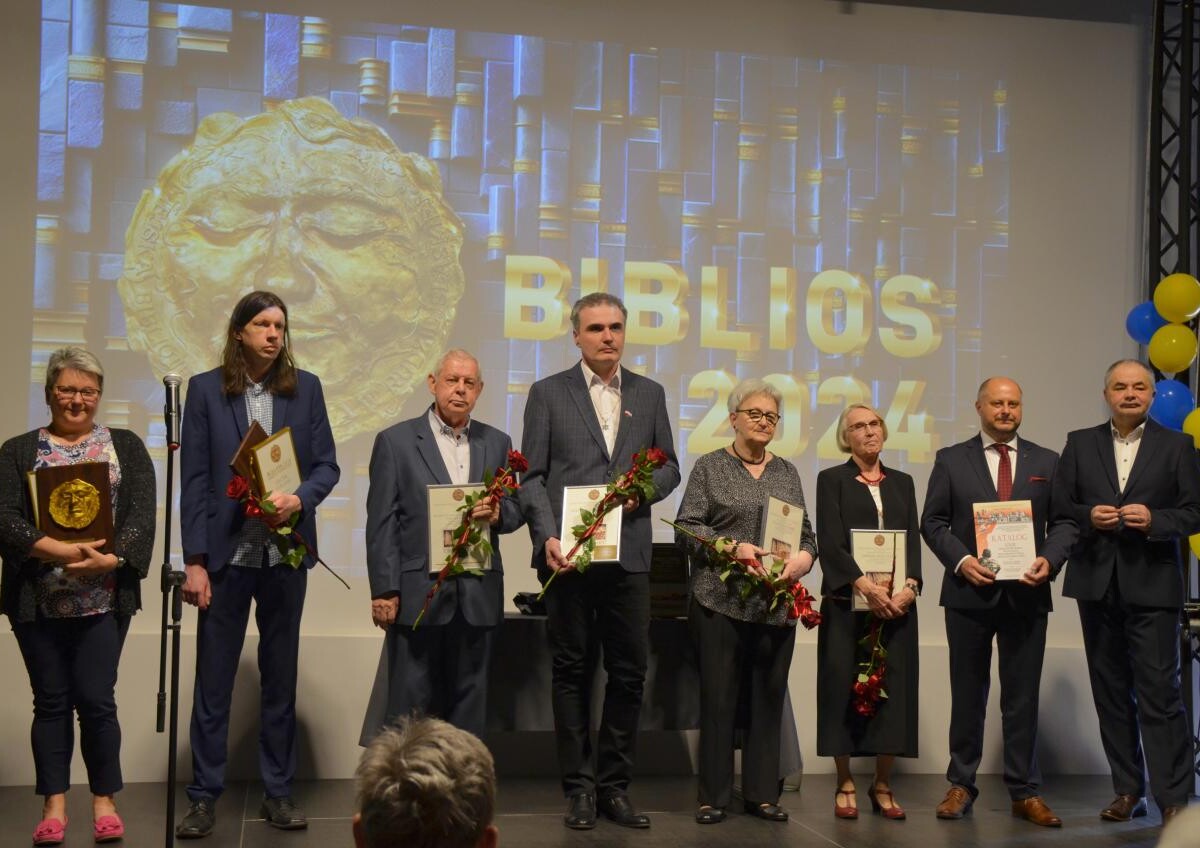 Od 1997 roku, z okazji Dnia Bibliotekarza (8 maja), Miejska Biblioteka Publiczna w Rudzie Śląskiej przyznaje „BIBLIOSY” – Nagrody Honorowe w dwóch kategoriach: „Bibliotekarz Roku” i „Czytelnik Roku” fot. MBP w Rudzie Śląskiej