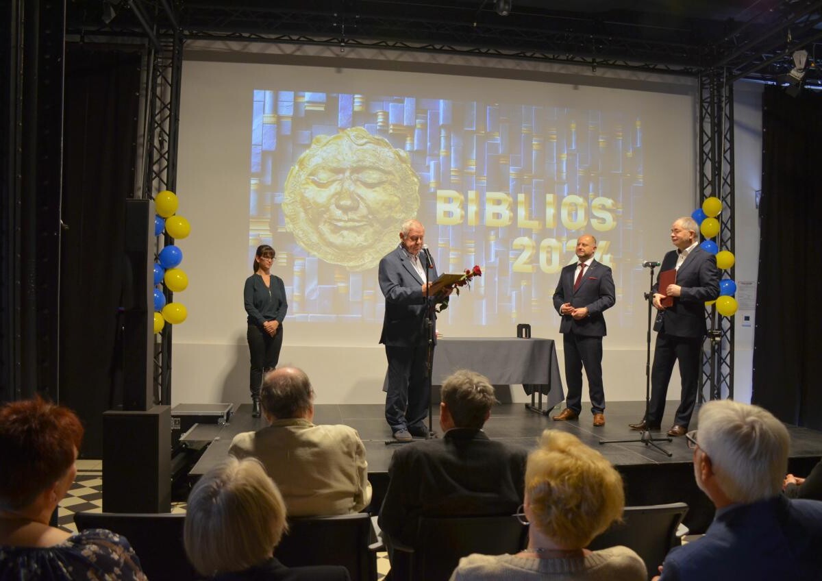 Od 1997 roku, z okazji Dnia Bibliotekarza (8 maja), Miejska Biblioteka Publiczna w Rudzie Śląskiej przyznaje „BIBLIOSY” – Nagrody Honorowe w dwóch kategoriach: „Bibliotekarz Roku” i „Czytelnik Roku” fot. MBP w Rudzie Śląskiej