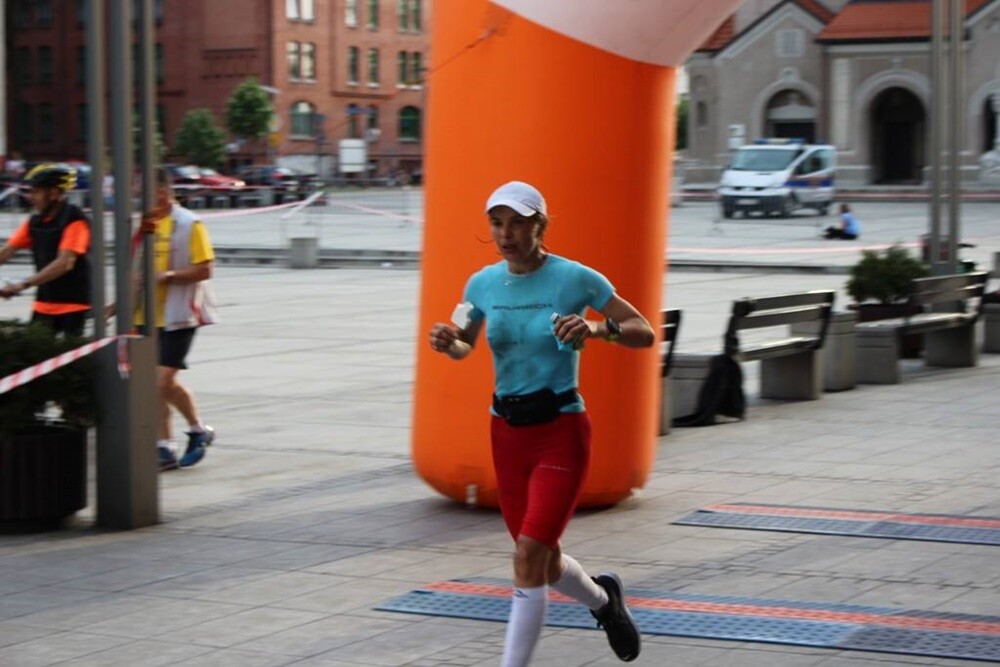 140 km 322 m – tyle od wynosi nowy rekord Polski w biegu 12-godzinnym wśród kobiet. Ustanowiła go Patrycja Bereznowska z Ossowa podczas XX Międzynarodowego Rudzkiego Biegu Dwunastogodzinnego rozgrywanego w Rudzie Śląskiej.