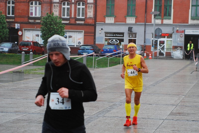 Bieg 12-godzinny w Rudzie Śląskiej: Już po raz 21. najlepsi ultramaratończycy z Polski, Litwy, Ukrainy i Białorusi wzięli udział w  Międzynarodowym Rudzkim Biegu Dwunastogodzinnym. Jako, że w tym roku miasto świętuje swoje 60. urodziny, zorganizowano także bieg na 60 km. Sportowa impreza miała miejsce w sobotę, 27 kwietnia.