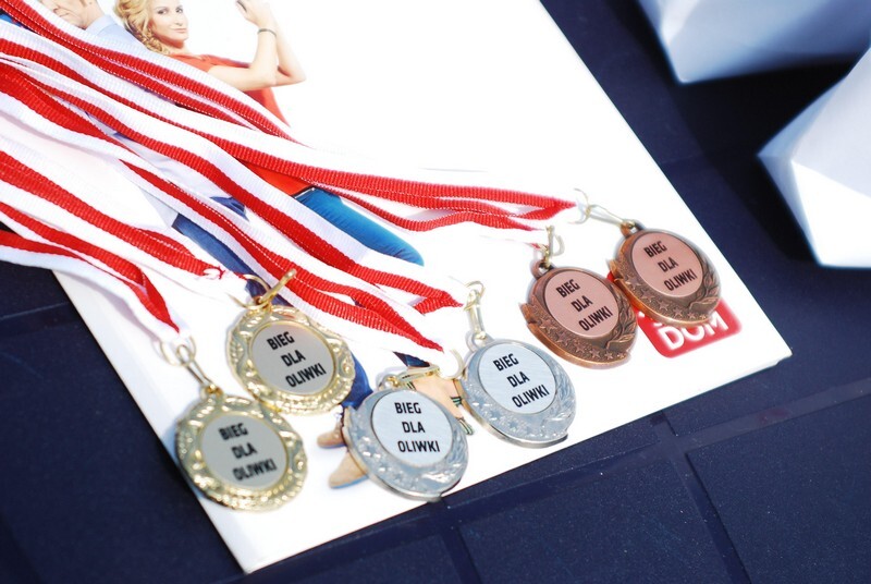 14 kwietnia na stadionie lekkoatletycznym przy ul. Czarnoleśnej odbył się charytatywny Bieg dla Oliwki. Start biegu na 1200 m o godz. 11:30, start biegu na 4800 m. Wpisowe było dobrowolną składką na leczenie Oliwki.