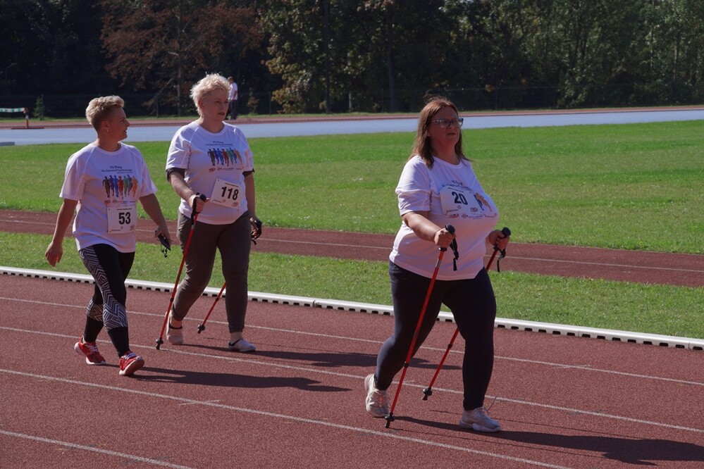 Zapaleni biegacze i miłośnicy marszu nordic walking mieli dzisiaj okazję sprawdzić swoje siły na stadionie lekkoatletycznym przy ul. Czarnoleśnej. Odbył się "VII Bieg – marsz dla zdrowia psychicznego".