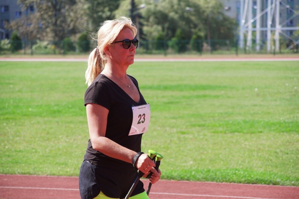 Zapaleni biegacze i miłośnicy marszu nordic walking mieli dzisiaj okazję sprawdzić swoje siły na stadionie lekkoatletycznym przy ul. Czarnoleśnej. Odbył się "VII Bieg – marsz dla zdrowia psychicznego".