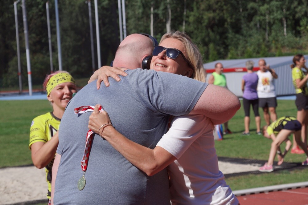 Zapaleni biegacze i miłośnicy marszu nordic walking mieli dzisiaj okazję sprawdzić swoje siły na stadionie lekkoatletycznym przy ul. Czarnoleśnej. Odbył się "VII Bieg – marsz dla zdrowia psychicznego".