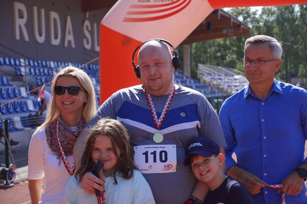 Zapaleni biegacze i miłośnicy marszu nordic walking mieli dzisiaj okazję sprawdzić swoje siły na stadionie lekkoatletycznym przy ul. Czarnoleśnej. Odbył się "VII Bieg – marsz dla zdrowia psychicznego".