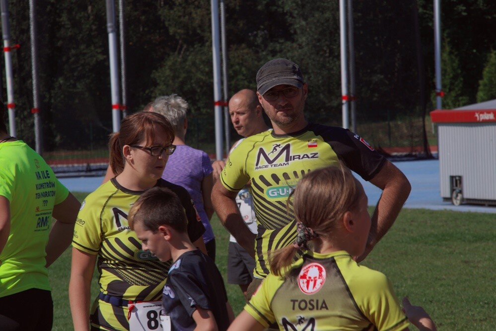 Zapaleni biegacze i miłośnicy marszu nordic walking mieli dzisiaj okazję sprawdzić swoje siły na stadionie lekkoatletycznym przy ul. Czarnoleśnej. Odbył się "VII Bieg – marsz dla zdrowia psychicznego".