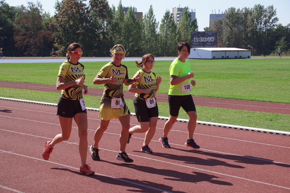 Zapaleni biegacze i miłośnicy marszu nordic walking mieli dzisiaj okazję sprawdzić swoje siły na stadionie lekkoatletycznym przy ul. Czarnoleśnej. Odbył się "VII Bieg – marsz dla zdrowia psychicznego".