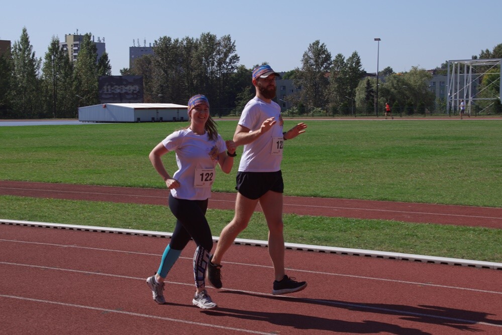 Zapaleni biegacze i miłośnicy marszu nordic walking mieli dzisiaj okazję sprawdzić swoje siły na stadionie lekkoatletycznym przy ul. Czarnoleśnej. Odbył się "VII Bieg – marsz dla zdrowia psychicznego".