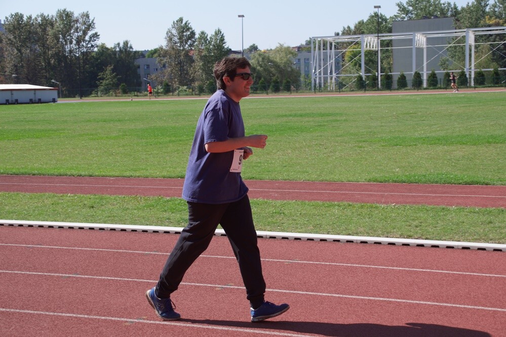 Zapaleni biegacze i miłośnicy marszu nordic walking mieli dzisiaj okazję sprawdzić swoje siły na stadionie lekkoatletycznym przy ul. Czarnoleśnej. Odbył się "VII Bieg – marsz dla zdrowia psychicznego".