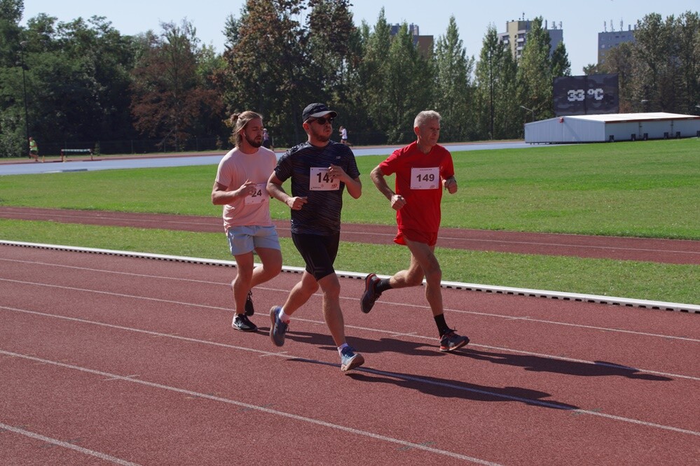 Zapaleni biegacze i miłośnicy marszu nordic walking mieli dzisiaj okazję sprawdzić swoje siły na stadionie lekkoatletycznym przy ul. Czarnoleśnej. Odbył się "VII Bieg – marsz dla zdrowia psychicznego".
