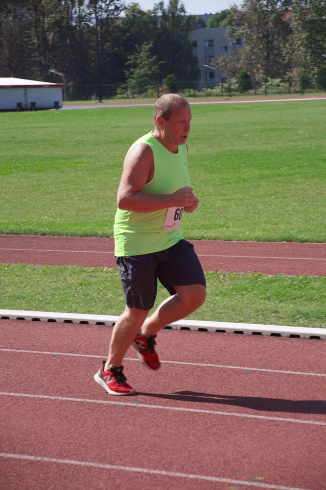 Zapaleni biegacze i miłośnicy marszu nordic walking mieli dzisiaj okazję sprawdzić swoje siły na stadionie lekkoatletycznym przy ul. Czarnoleśnej. Odbył się "VII Bieg – marsz dla zdrowia psychicznego".