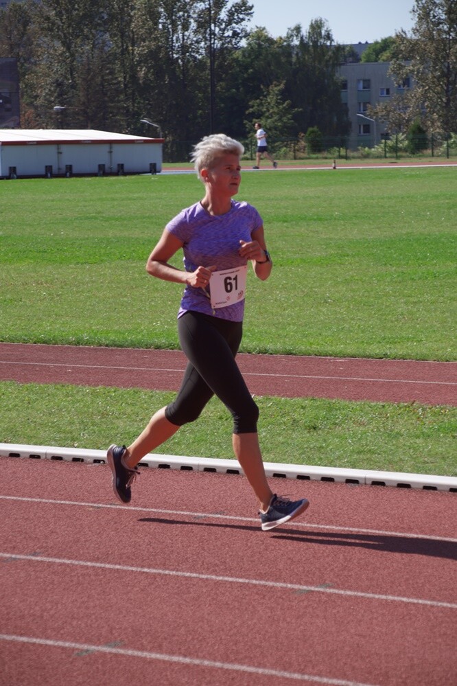 Zapaleni biegacze i miłośnicy marszu nordic walking mieli dzisiaj okazję sprawdzić swoje siły na stadionie lekkoatletycznym przy ul. Czarnoleśnej. Odbył się "VII Bieg – marsz dla zdrowia psychicznego".