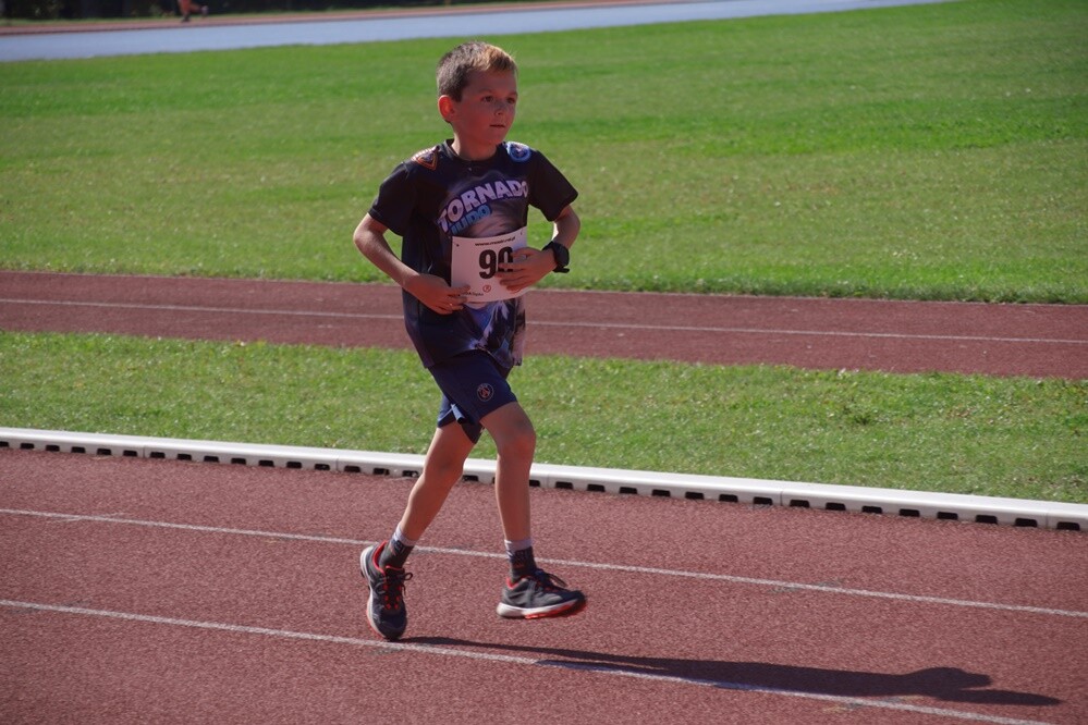 Zapaleni biegacze i miłośnicy marszu nordic walking mieli dzisiaj okazję sprawdzić swoje siły na stadionie lekkoatletycznym przy ul. Czarnoleśnej. Odbył się "VII Bieg – marsz dla zdrowia psychicznego".
