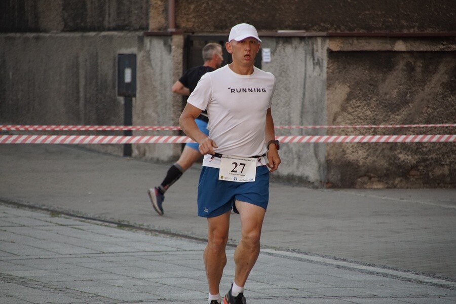 W Rudzie Śląskiej dobiegł końca XXII Międzynarodowy Bieg 12-godzinny. Do rywalizacji stanęłO 68 osób. 52 udało się przekroczyć magiczną liczbę 80 km, wymaganą do otrzymania medalu, koszulki oraz pucharu.