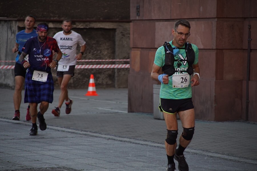 W Rudzie Śląskiej dobiegł końca XXII Międzynarodowy Bieg 12-godzinny. Do rywalizacji stanęłO 68 osób. 52 udało się przekroczyć magiczną liczbę 80 km, wymaganą do otrzymania medalu, koszulki oraz pucharu.