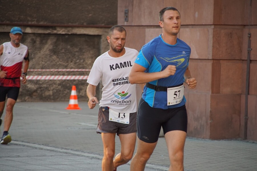 W Rudzie Śląskiej dobiegł końca XXII Międzynarodowy Bieg 12-godzinny. Do rywalizacji stanęłO 68 osób. 52 udało się przekroczyć magiczną liczbę 80 km, wymaganą do otrzymania medalu, koszulki oraz pucharu.