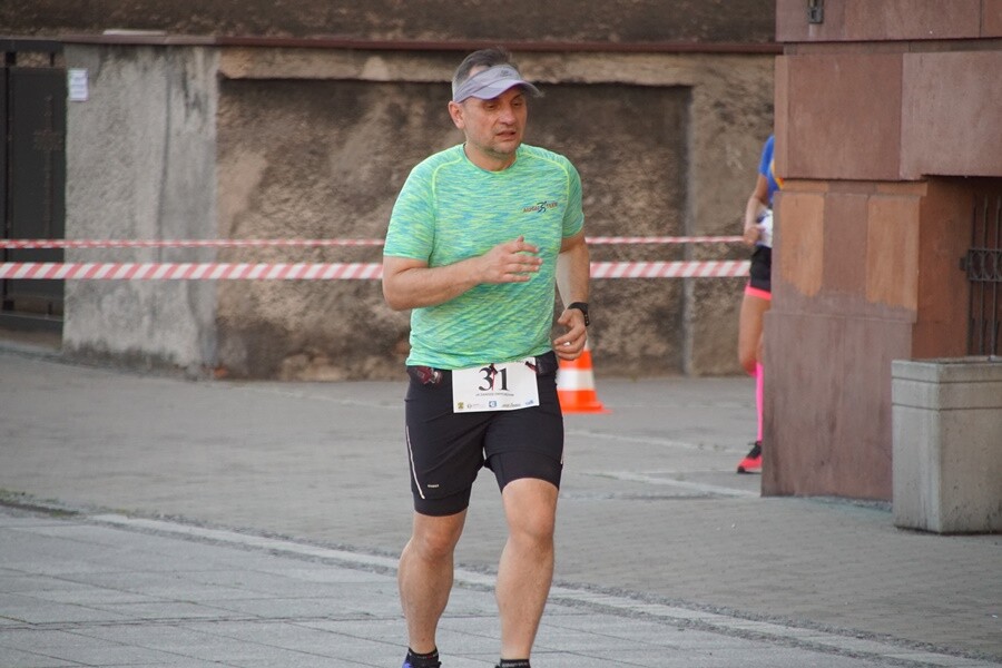 W Rudzie Śląskiej dobiegł końca XXII Międzynarodowy Bieg 12-godzinny. Do rywalizacji stanęłO 68 osób. 52 udało się przekroczyć magiczną liczbę 80 km, wymaganą do otrzymania medalu, koszulki oraz pucharu.