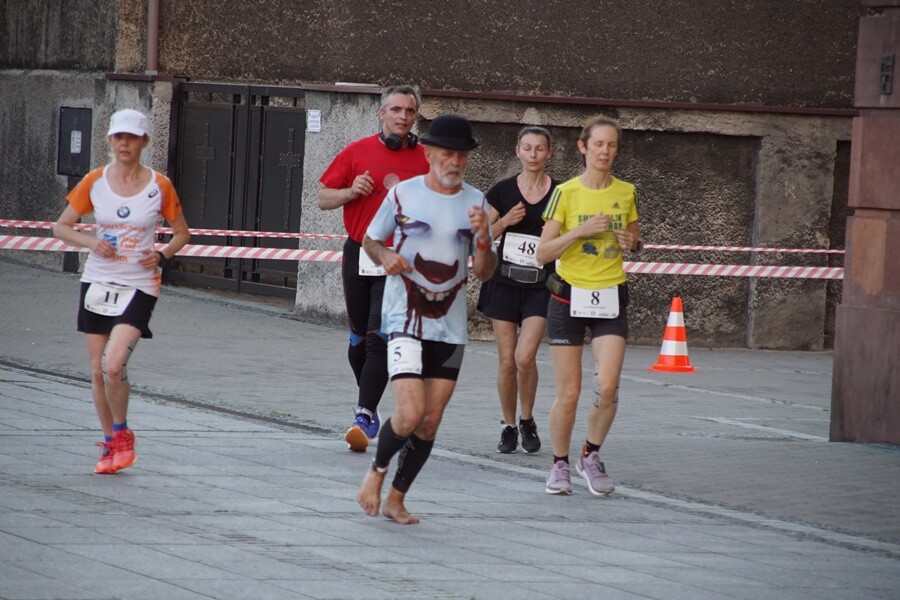 W Rudzie Śląskiej dobiegł końca XXII Międzynarodowy Bieg 12-godzinny. Do rywalizacji stanęłO 68 osób. 52 udało się przekroczyć magiczną liczbę 80 km, wymaganą do otrzymania medalu, koszulki oraz pucharu.