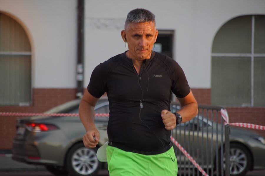 W Rudzie Śląskiej dobiegł końca XXII Międzynarodowy Bieg 12-godzinny. Do rywalizacji stanęłO 68 osób. 52 udało się przekroczyć magiczną liczbę 80 km, wymaganą do otrzymania medalu, koszulki oraz pucharu.