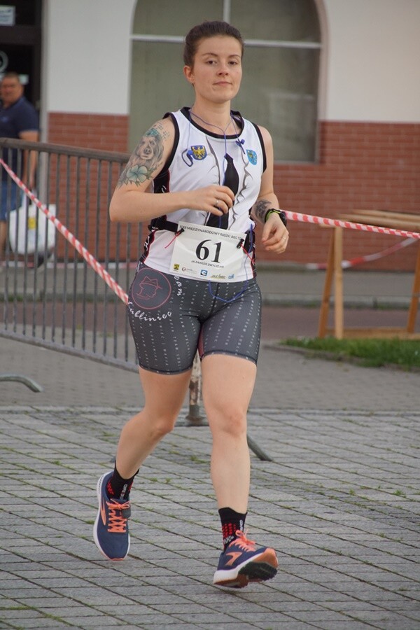 W Rudzie Śląskiej dobiegł końca XXII Międzynarodowy Bieg 12-godzinny. Do rywalizacji stanęłO 68 osób. 52 udało się przekroczyć magiczną liczbę 80 km, wymaganą do otrzymania medalu, koszulki oraz pucharu.