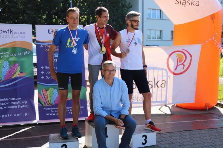 W Rudzie Śląskiej dobiegł końca XXII Międzynarodowy Bieg 12-godzinny. Do rywalizacji stanęło 68 osób. 52 udało się przekroczyć magiczną liczbę 80 km, wymaganą do otrzymania medalu, koszulki oraz pucharu.