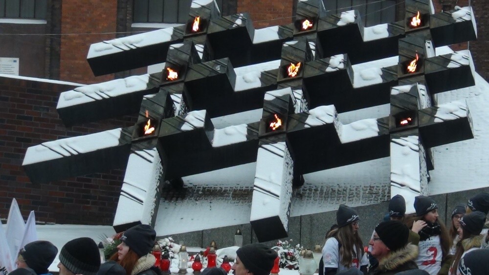 Uczniowie ZSP nr 2 oraz dwóch rudzkich szkół podstawowych: SP 15 i SP 27 wspierani przez trochę starszych biegaczy, wzięli wczoraj udział w 6. Biegu Dziewięciu Górników.