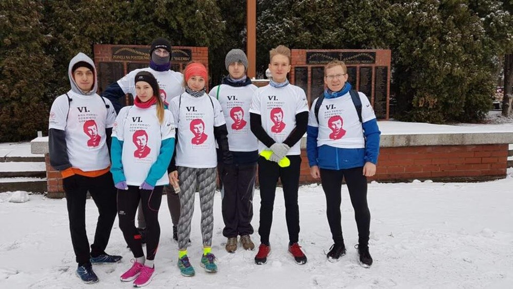 Uczniowie ZSP nr 2 oraz dwóch rudzkich szkół podstawowych: SP 15 i SP 27 wspierani przez trochę starszych biegaczy, wzięli wczoraj udział w 6. Biegu Dziewięciu Górników.