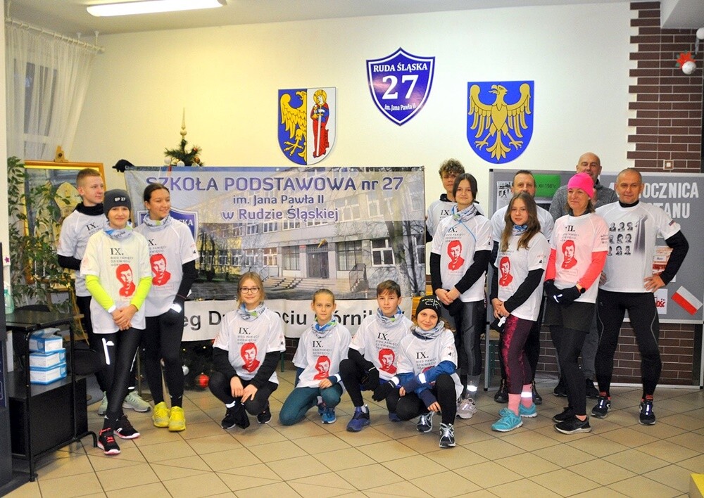 Uczniowie i nauczyciele z czterech rudzkich szkół wzięło udział w 9. Biegu Dziewięciu Górników. W tym roku w przedsięwzięcie zaangażowały się Szkoła Podstawowa nr 27, Szkoła Podstawowa nr 35 Specjalna, Zespół Szkół nr 2 oraz Technikum nr 5 przy Zespole Szkół nr 5.