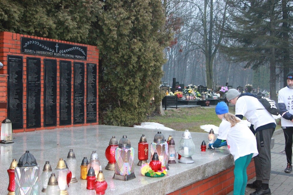 Uczniowie i nauczyciele z czterech rudzkich szkół wzięło udział w 9. Biegu Dziewięciu Górników. W tym roku w przedsięwzięcie zaangażowały się Szkoła Podstawowa nr 27, Szkoła Podstawowa nr 35 Specjalna, Zespół Szkół nr 2 oraz Technikum nr 5 przy Zespole Szkół nr 5.