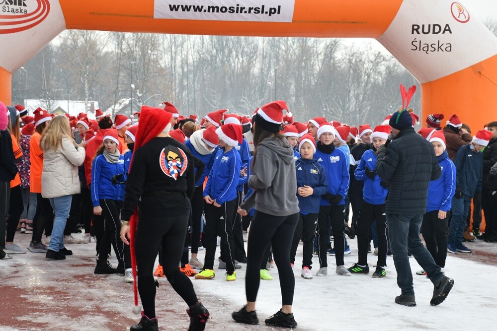 Rudzianie pobiegli w szczytnym celu. Za nami kolejna edycja Biegu Mikołajów! / fot. Jacek Knapik