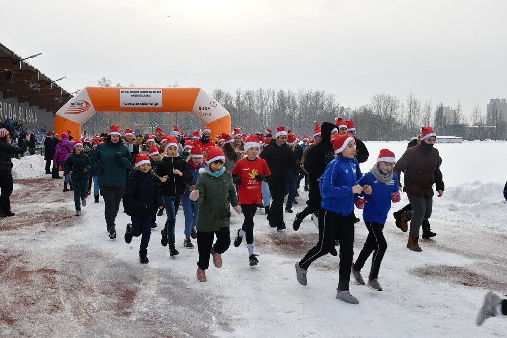 Rudzianie pobiegli w szczytnym celu. Za nami kolejna edycja Biegu Mikołajów! / fot. Jacek Knapik